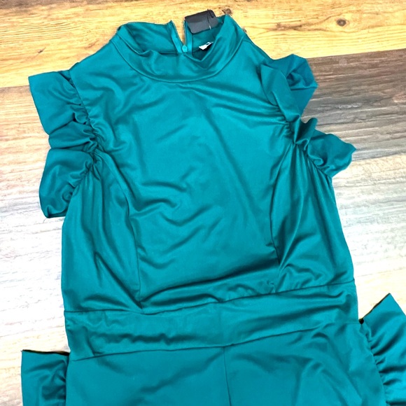 Green plus size jumpsuit - Picture 2 of 3